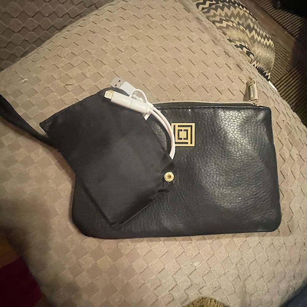 New Liz Claiborne Phone Charging
Wristlet Black RFID Data Protection